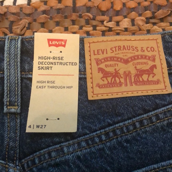 Levi’s High Rise Skirt - Picture 5 of 8